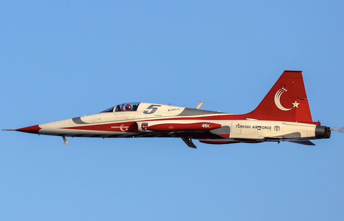 zulkif07's tweet photo. Antalya semaları Türk Yıldızlarının muhteşem gösterisiyle renklendi..
#23NisanUlusalEgemenlikveCocukBayramı https://t.co/9Lus6vLJOe