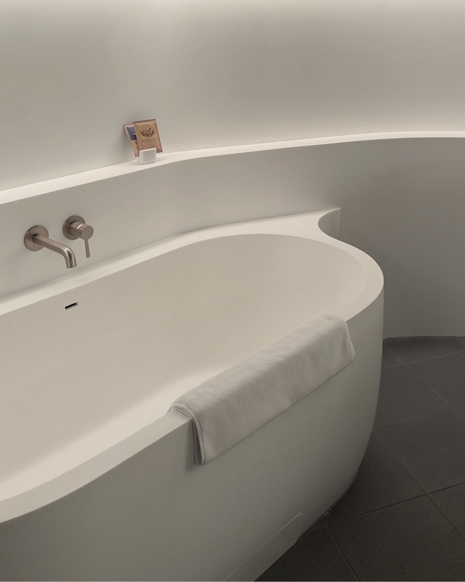 JasonBaths's tweet image. We believe your bathing experience should be a comfortable one 💭 That's why every Jason bath incorporates our Ergospatial Design, expertly crafted to cradle your body and provide maximum comfort.