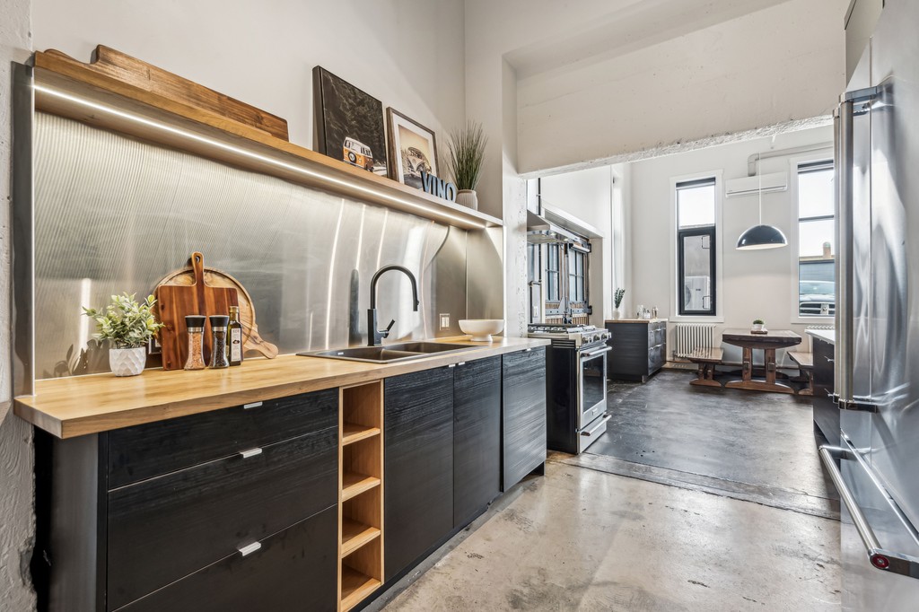 SonaVisual's tweet photo. 🏙️ Loft Style Living⁠
⁠
This recently captured listing is seriously a stunner! 😍⁠
⁠
We’re obsessed with the open concept design, and the way raw concrete meets warm wood tones, giving it that modern, industrial-chic feel with cozy touches throughout.⁠ https://t.co/S5rDlAe6Bq