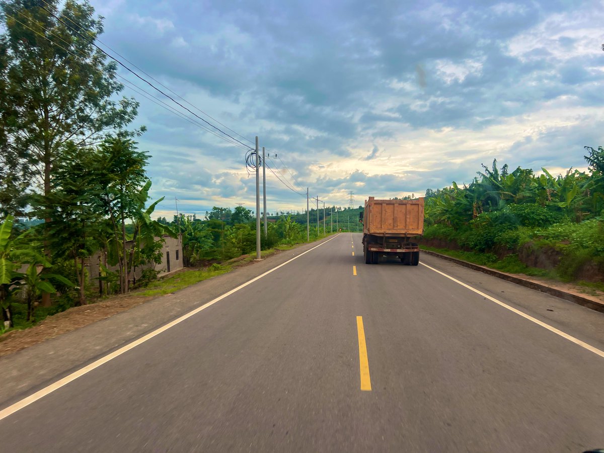 kwigirissa's tweet image. Exploring the newly constructed road connecting @BugeseraDistr and @NyanzaDistrict to @HuyeDistrict was an incredible experience!
 Smooth drive, beautiful scenery, and better connectivity for our communities. #RwandaDevelopment
@RwandaLocalGov 
#VisitRwanda