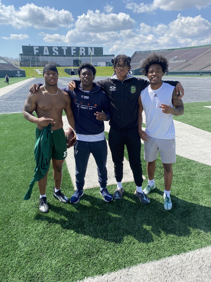 C_Carrington11's tweet photo. Met some new faces…💯🕸️
@MondsJames @mglassiii @Hector20GZZ @LlewellynBryce https://t.co/91FLUetH6d