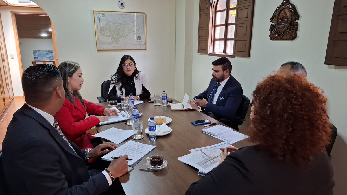 Embajada de la República de Honduras en Colombia tweet media