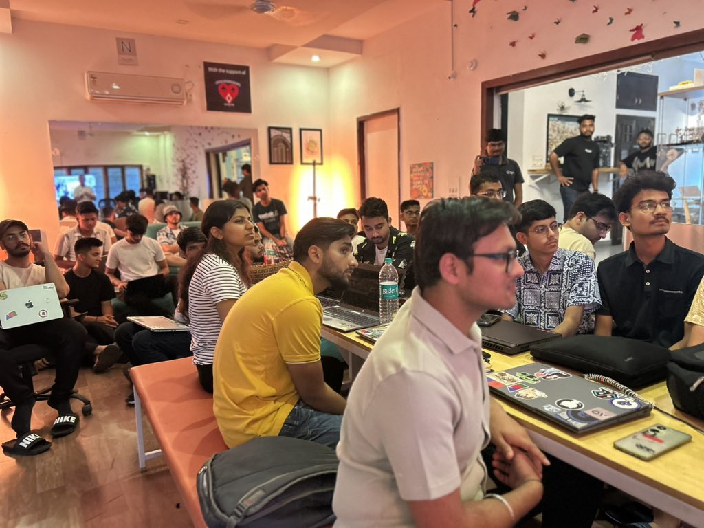 onlyarweave's tweet image. It really is quite extraordinary here at the @ArweaveIndia HackerHouse in Bengaluru.
So much energy in the room. Great builders. Great concepts.
All on Arweave and AO.