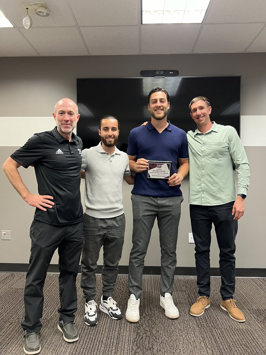 MoStateMSOC's tweet photo. 𝐄𝐧𝐝 𝐨𝐟 𝐬𝐞𝐦𝐞𝐬𝐭𝐞𝐫 𝐛𝐚𝐧𝐪𝐮𝐞𝐭🏅

As well as a few awards to hand out from the Fall season:

Newcomer of the Year: Victor Wachowicz
Most Improved Player: Will Lowry 
Bear Award: Harry Jolley
Scholar-Athlete Award: Jonathan Kliewer

#BearsBanquet | #GoBears https://t.co/GwEyA4Jc3k