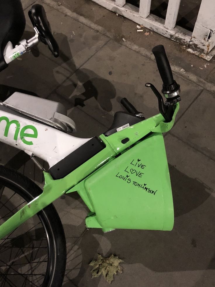 ltoms91's tweet photo. guys, i found harry’s lime bike https://t.co/nXbteZIL6r