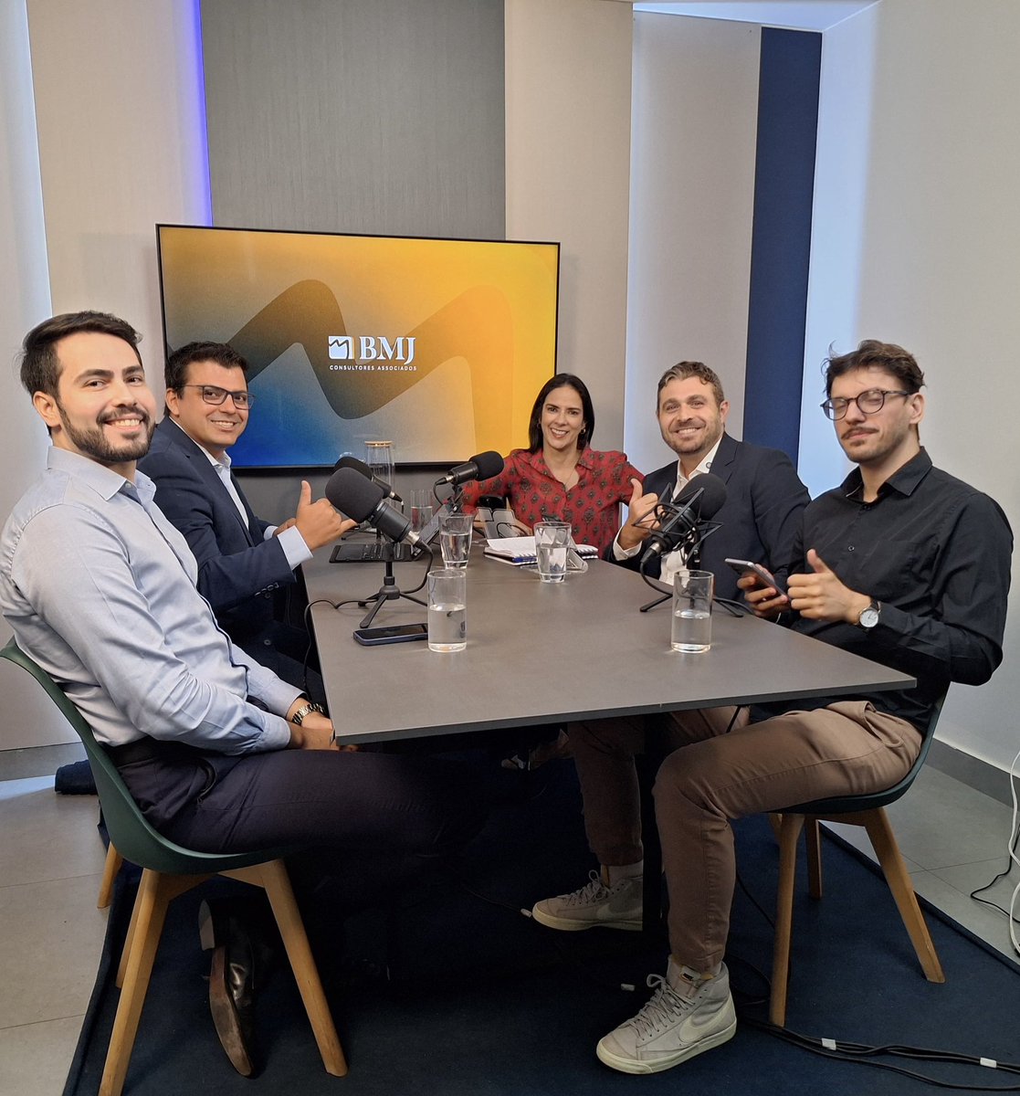 josemarfpj's tweet photo. Guerra Comercial e Negociações Internacionais

Gravação do primeiro podcast em vídeo da @BMJconsultoria. Foi um enorme prazer participar dessa iniciativa com os meus colegas, @LeandroBrcelos, Monica Rodriguez, Vito Villar e José Pimenta. O episódio será lançado nesta sexta-feira! https://t.co/iwvMaAP9hX