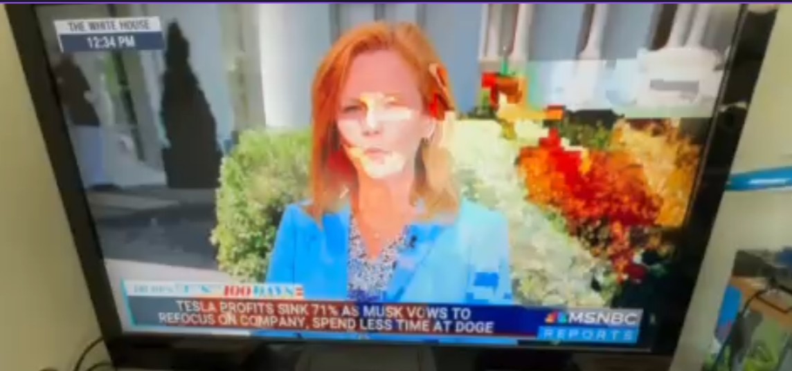 747FATALBERT's tweet image. @Xfinity @XfinitySupport @AP @DenverChannel @9NEWS DENVER Xfinity TV service - SKETCHY AF!  Troubleshooting says NO ISSUE - THEN I get an OFFER TO PAY MORE MONEY for a Better Experience?  NOPE!  So I have to PAY MORE NOW so I don't Get SKETCHY SERVICE - BS! #XfinitySUCKS