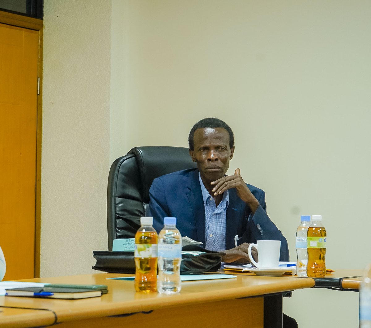 Kuri uyu mugoroba tariki ya 23 Mata 2025, ku cyicaro cy’Ihuriro, abagize Komisiyo Mbonezabupfura no Gukemura amakimbirane, bari kuganira n’umushakashatsi ku musaruro w’amahugurwa y’urubyiruko n’ay’abagize urugaga rw’abagore rushamikiye ku Mitwe ya Politiki.