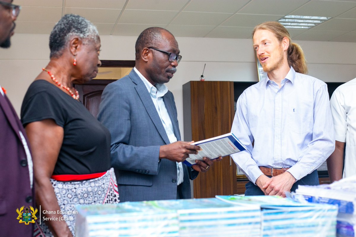 A German-based NGO , Africa Action/Deutschland paid a courtesy call on the  Director General, Prof Ernest Kofi Davis donating 3,000 sign language supplementary readers to support special schools. 
The Director General appreciated the NGO,s  support  towards Special Education.