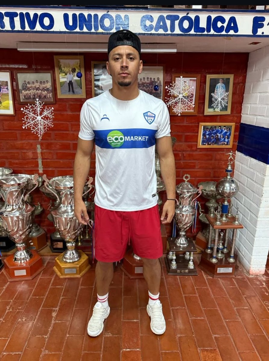 🚨 Alerta de Refuerzo 

Católica de Papudo suma un tremendo refuerzo para su serie de honor. Vuelve a la que fue su casa desde niño Juan Carlos Soto ex Wanderers, Cobreloa.

Éxito, Juan Carlos.