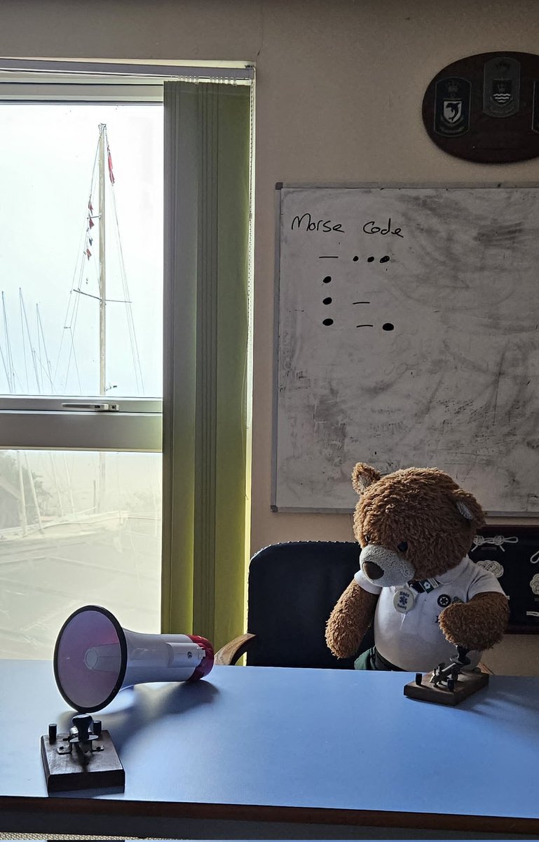 BDMed_Bear's tweet photo. Day 2 @NSTCLion &amp; this morning I learnt about essential communications using VHF radio &amp; light signals then after lunch it was on to #morsecode which was epic - on the board behind me is Bear in morse code! #bearswithjobs #BearsWeekAtLion #nautical #Training https://t.co/mFv30SnfyX