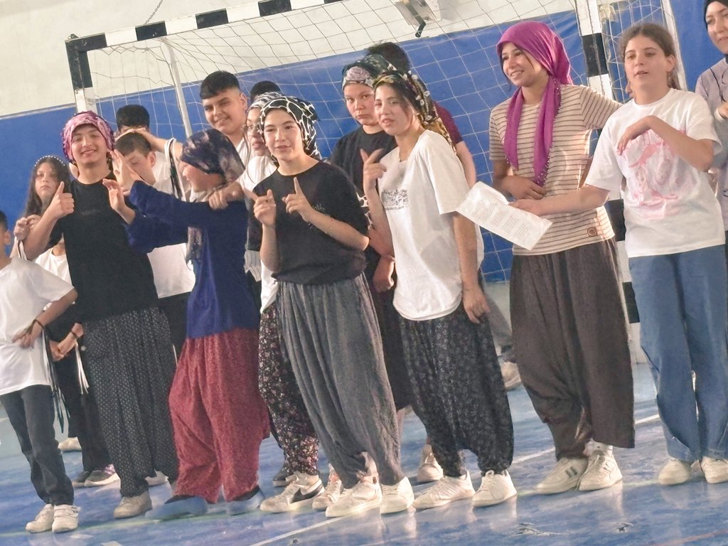 mutmaresal's tweet photo. Ulusal egemenliğimizin simgesi, çocuklarımızın en güzel bayramı "23 Nisan Ulusal Egemenlik ve Çocuk Bayramı" düzenlenen programla coşkuyla kutladık. @tcmeb @valiatillatoros @_Ali_KARAGOZ @fazilet_durmus @mut_mem @erddlk33 https://t.co/LCjj5MqgU6
