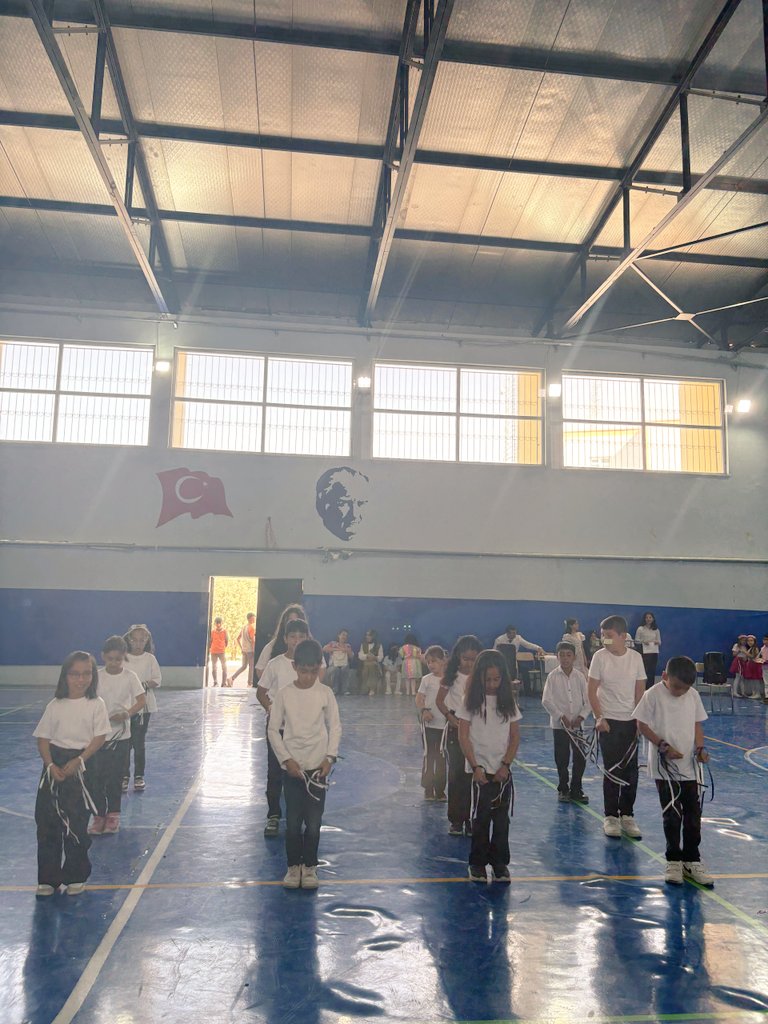 mutmaresal's tweet photo. Ulusal egemenliğimizin simgesi, çocuklarımızın en güzel bayramı "23 Nisan Ulusal Egemenlik ve Çocuk Bayramı" düzenlenen programla coşkuyla kutladık. @tcmeb @valiatillatoros @_Ali_KARAGOZ @fazilet_durmus @mut_mem @erddlk33 https://t.co/LCjj5MqgU6