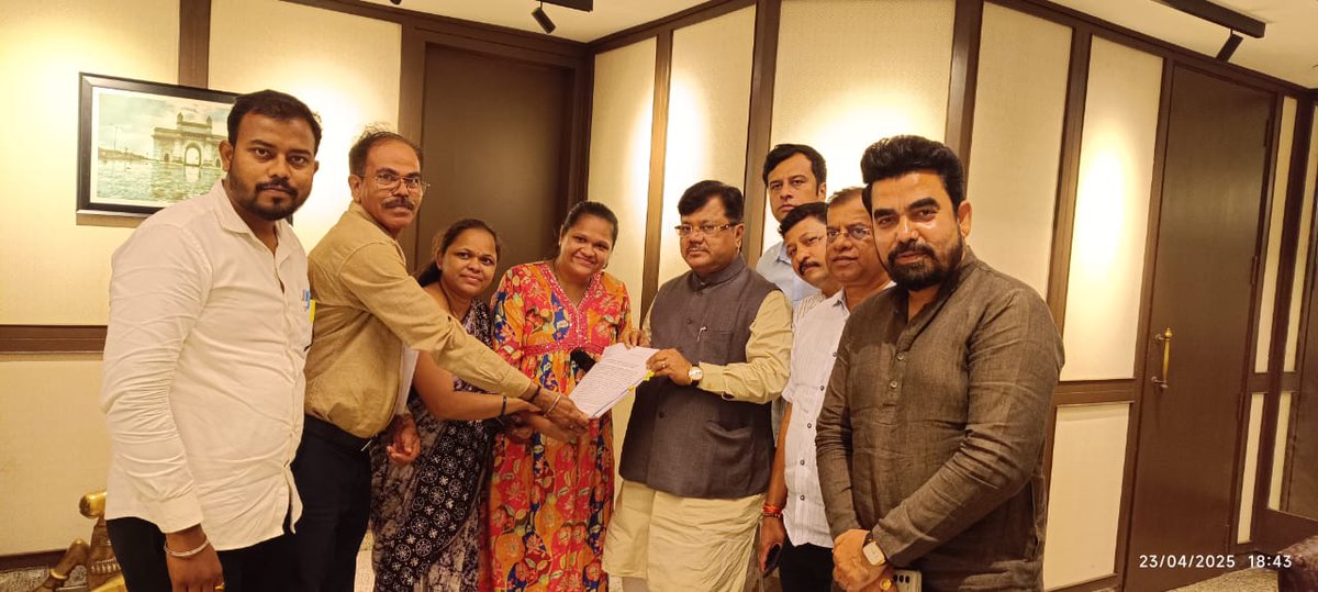 cidcopmayvoice's tweet photo. On 23/04/2025, under Gajanan Kale's leadership, a key meeting with Pravin Darekar was held on CIDCO’s 26,000 homes. Darekar assured action—deadline extended to April 30 and pricing report to match MHADA rates.@mieknathshinde @PRAVINDAREKAR_1 @Dev_Fadnavis @ganeshnaikjd https://t.co/iEUk3sKXcN