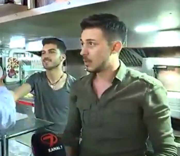 celal şengöre dair bişey gördükçe şöyle oluyorum