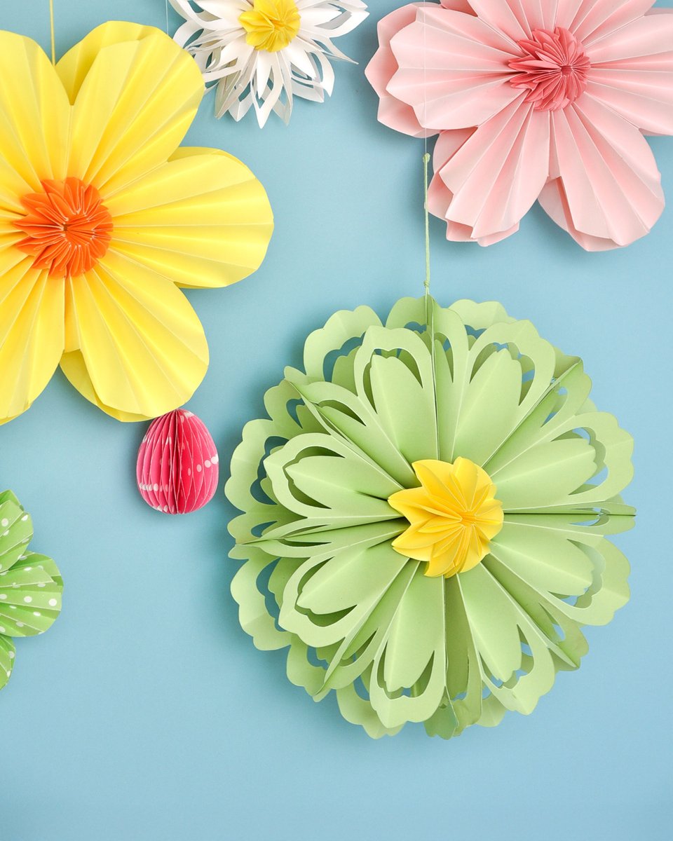 Gisela_Graham's tweet image. Most of us are back to work now after the Easter bank holiday weekend, but that doesn’t mean we don’t have time to shop! Our Easter sale is still on so why not grab those you’ve had your eye on🛍️ 

#GiselaGraham #HomeDecor #SpringDecorations #PaperDecor
