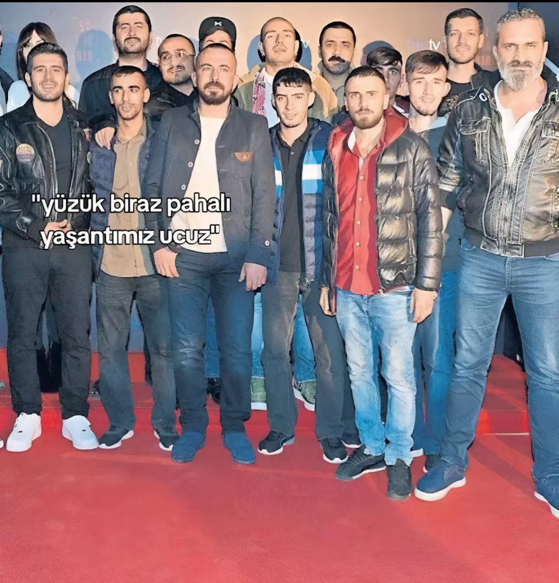01nocontext's tweet photo. yüzük biraz pahalı yaşantımız ucuz https://t.co/fhOPZpVRHh