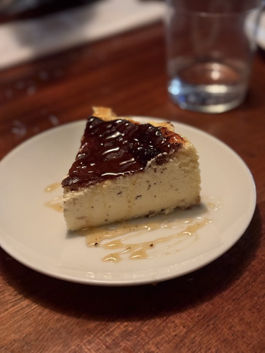 FoodInLondon_'s tweet image. Rubbish food but an excellent slider at @SaltYardGroup instagram.com/p/DIy_V_ONU2e/…