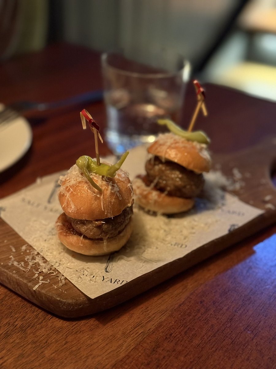 FoodInLondon_'s tweet image. Rubbish food but an excellent slider at @SaltYardGroup instagram.com/p/DIy_V_ONU2e/…