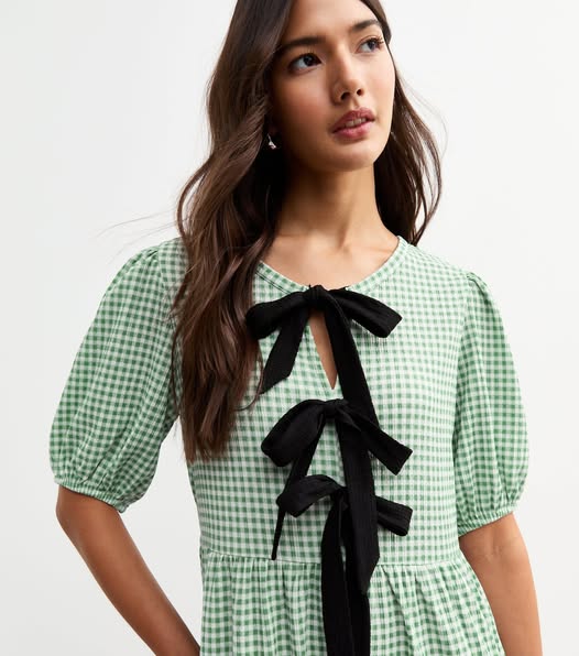 Get #ThatNewLookFeeling with this delightful dress from <a href="/newlook/">New Look</a> 🎀. Bows and gingham: perfection!
#newport #friarswalk #friarswalknewport #southwales #newlook