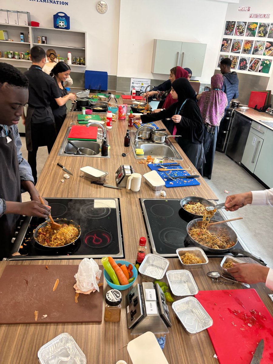 StockwoodPk's tweet photo. Sixth Form debate club followed by a cooking session with Mr Humayun earlier today.

@advschools @HarrietMills86 https://t.co/4G2j6WRE1o