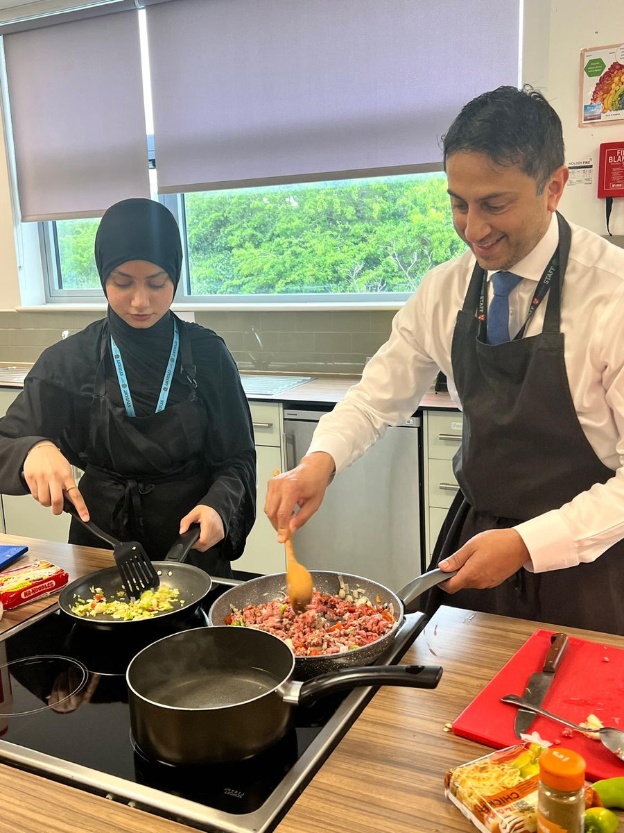 StockwoodPk's tweet photo. Sixth Form debate club followed by a cooking session with Mr Humayun earlier today.

@advschools @HarrietMills86 https://t.co/4G2j6WRE1o