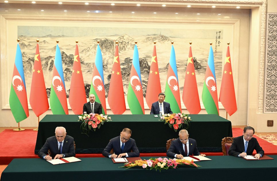 economiczones's tweet image. Azərbaycan Respublikasının Prezidenti İlham Əliyevin Çin Xalq Respublikasına dövlət səfəri çərçivəsində aprelin 23-də hər iki ölkənin dövlət başçılarının iştirakı ilə Azərbaycan-Çin sənədlərinin imzalanması mərasimi olub.

Ətraflı - bit.ly/42v6AFq

#EconomyAz