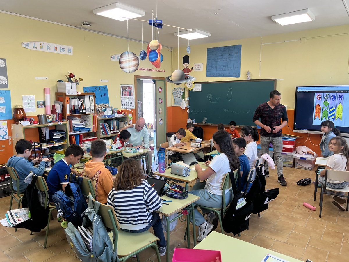 Con motivo del día del libro hoy 23 de abril hemos realizado un taller relacionado con Harry Potter, nuestro hilo conductor sobre la lectura este curso. Nuestros niños han realizado unos marcapáginas y han creado unas varitas mágicas chulísimas. ¡Feliz día del libro!
<a href="/cpr_coria/">cprcoria</a>