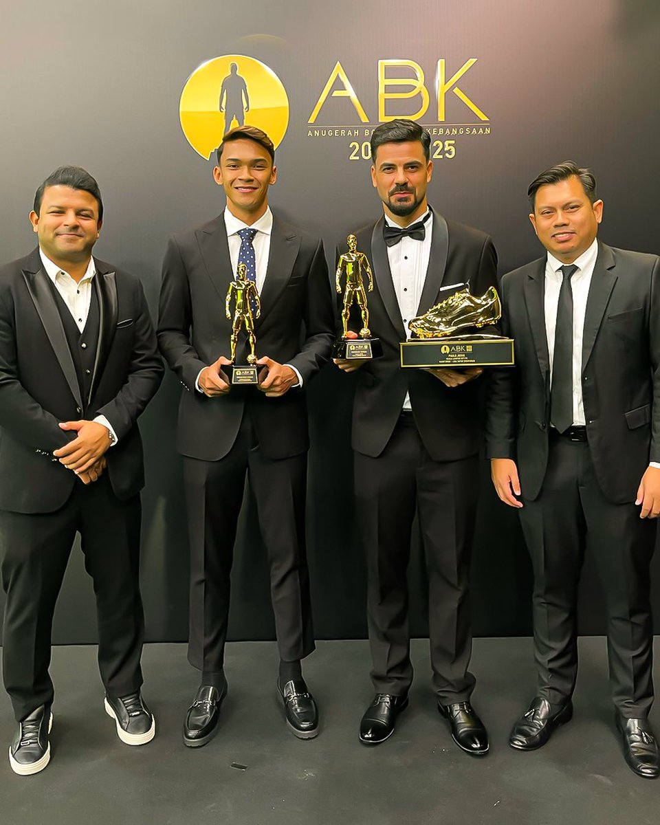 TAHNIAH KEPADA PEMENANG ANUGERAH BOLA SEPAK KEBANGSAAN 2024/25 MEWAKILI KUALA LUMPUR CITY FC🏆

PAULO JOSUE :
🏆 KASUT EMAS LIGA SUPER (TEMPATAN) 
🏆 PENYERANG TERBAIK

HAQIMI ROSLI :
🏆 PEMAIN MUDA TERBAIK

#klbandarayarendahkarbon #klcityfc #sampaimatikualalumpur #cityboys