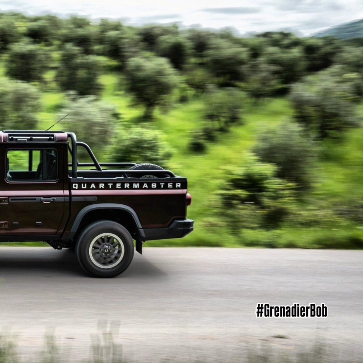 GrenadierBob's tweet photo. El color se llama #QueensRed y es una #Quartermaster 4X4 versión #Fieldmaster hecha a medida.
Dinos como quieres la tuya para pedirla customizada a Hambach.
#INEOS #Built4More https://t.co/UVcEOe8EY4