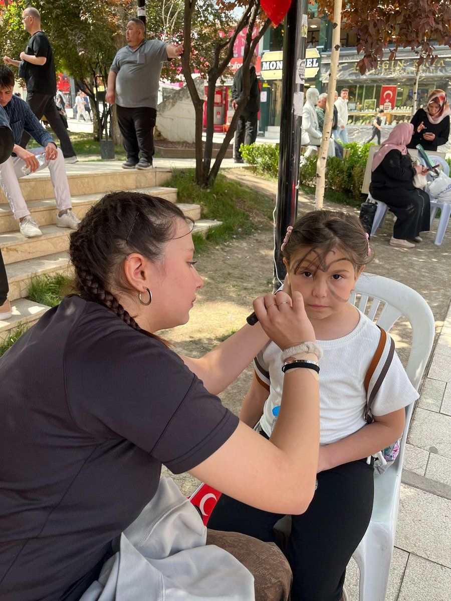Elif Gökçe Demez (@demezgokce) on Twitter photo Bugün, geleceğe umut serptik; çocukların yüreğine sevgi, gözlerine güven, ellerine emanet bıraktık. 23 Nisan, milletin en saf tebessümüdür.
<a href="/oguzhanayvazzz/">Oğuzhan Ayvaz</a> Bugün, geleceğe umut serptik; çocukların yüreğine sevgi, gözlerine güven, ellerine emanet bıraktık. 23 Nisan, milletin en saf tebessümüdür.
<a href="/oguzhanayvazzz/">Oğuzhan Ayvaz</a>