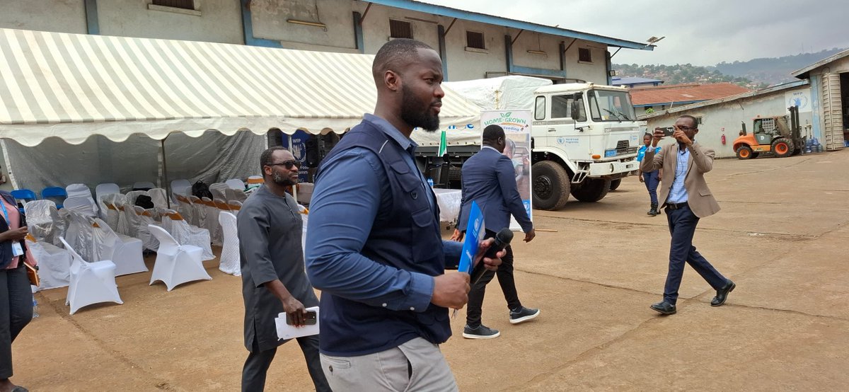 AlanAwimbo's tweet image. Today, we officially flagged off the Term 3 food dispatch for the Home-Grown School Feeding programme at WFP’s warehouse in Kissy, Freetown, alongside the Minister of Agriculture, @hmkpaka  and with the Deputy Minister 1 of Basic and Senior Secondary Education, Mrs. Emilia…
