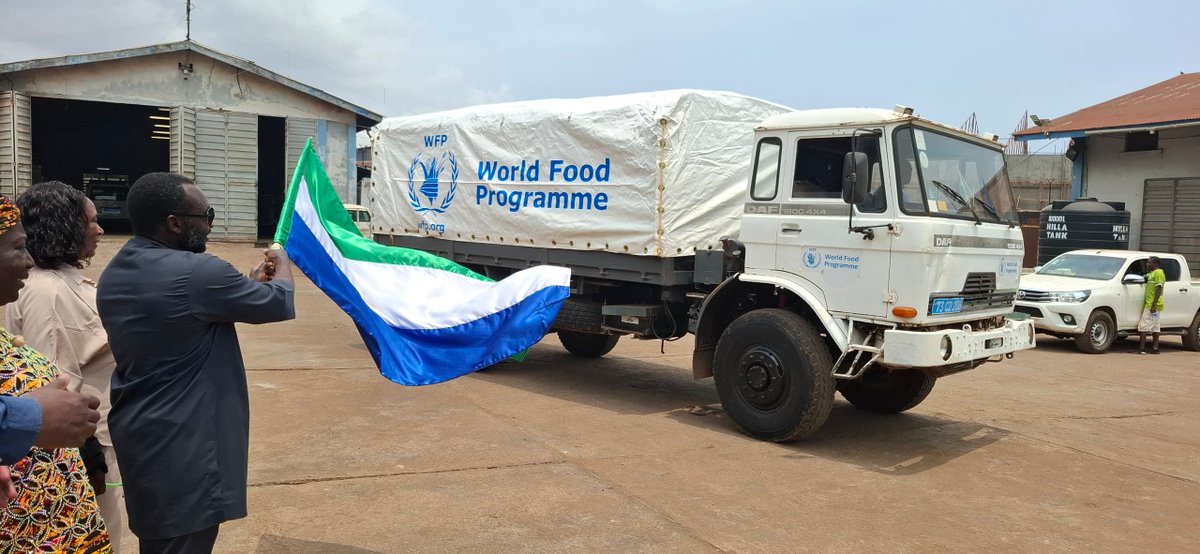 AlanAwimbo's tweet image. Today, we officially flagged off the Term 3 food dispatch for the Home-Grown School Feeding programme at WFP’s warehouse in Kissy, Freetown, alongside the Minister of Agriculture, @hmkpaka  and with the Deputy Minister 1 of Basic and Senior Secondary Education, Mrs. Emilia…