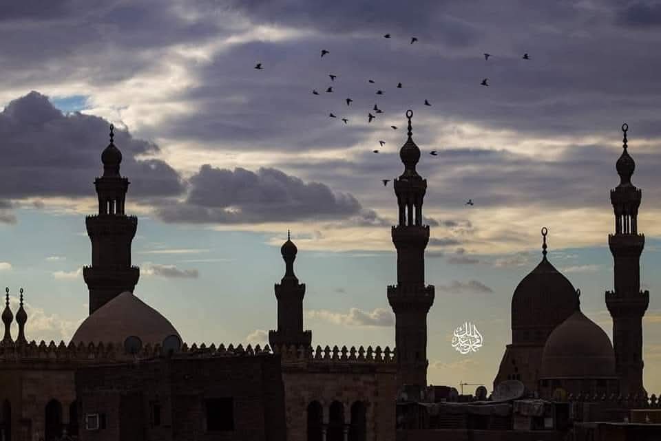 هذا جمال السماء فكيف بجمال خالقها!

وهذه سِعة السماء فكيف بسعة رحمة خالقها!