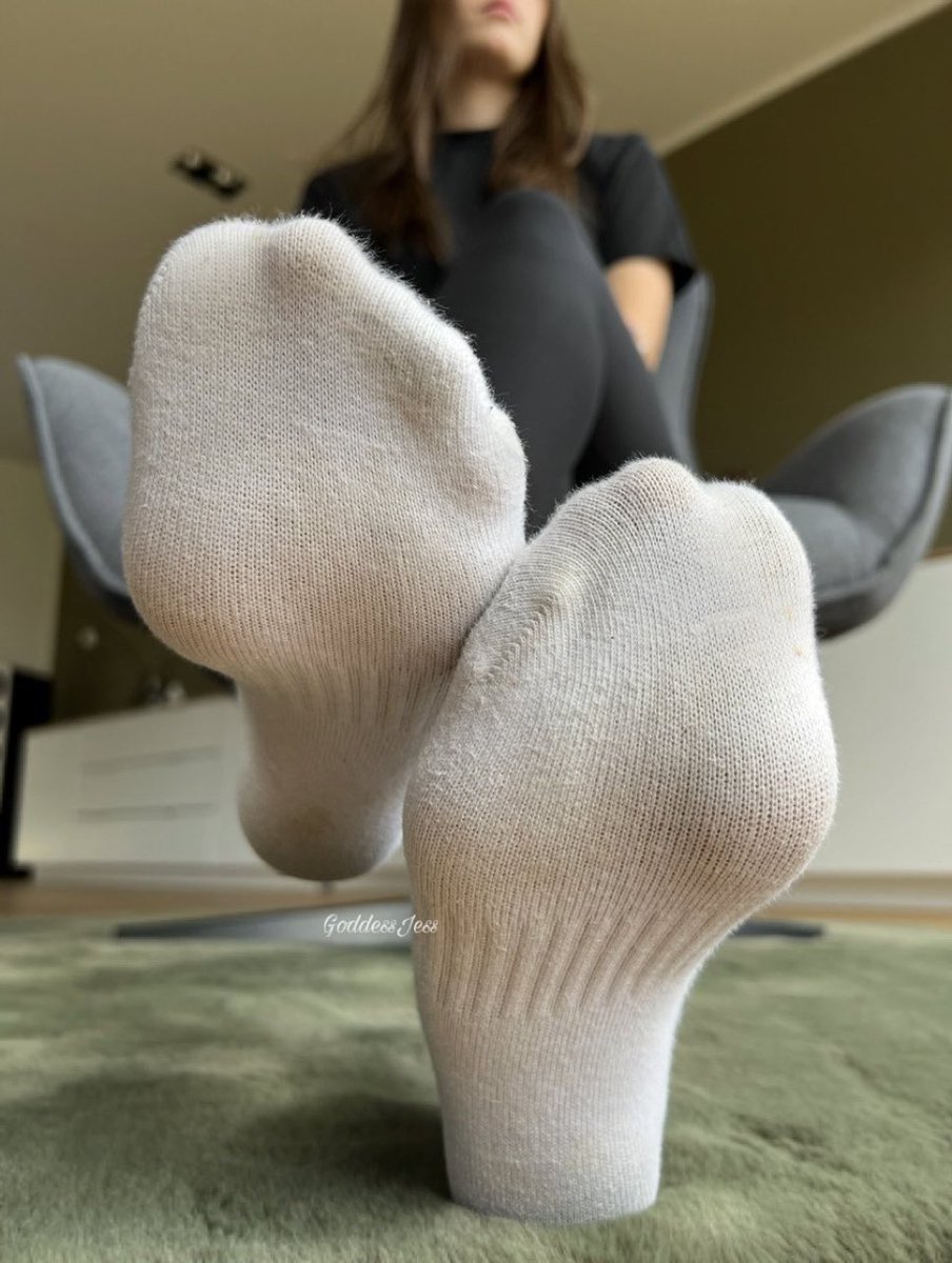 MisSasa0's tweet photo. Don’t be shy.

I know my sweaty socks driving you crazy https://t.co/eU2S1FKlMu