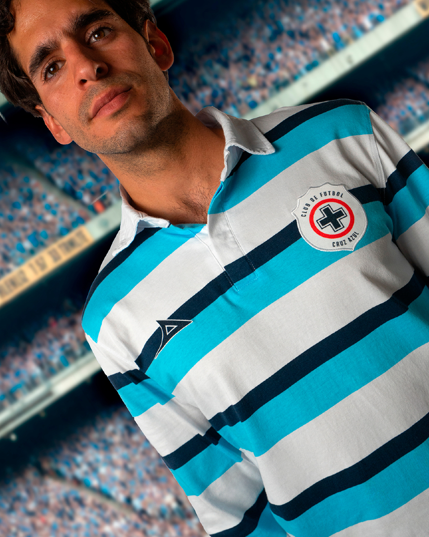 Pirma_Oficial's tweet image. 🧤El arco fue su reino. El azul, su escudo 💙
Rinde tributo a una leyenda del @cruzazul con nuestra nueva playera edición limitada, inspirada en uno de los porteros más emblemáticos del club.
Disponible en Tiendas PIRMA y en línea
 👉🏻 bit.ly/3RGvCLz

#PIRMA #CruzAzul…