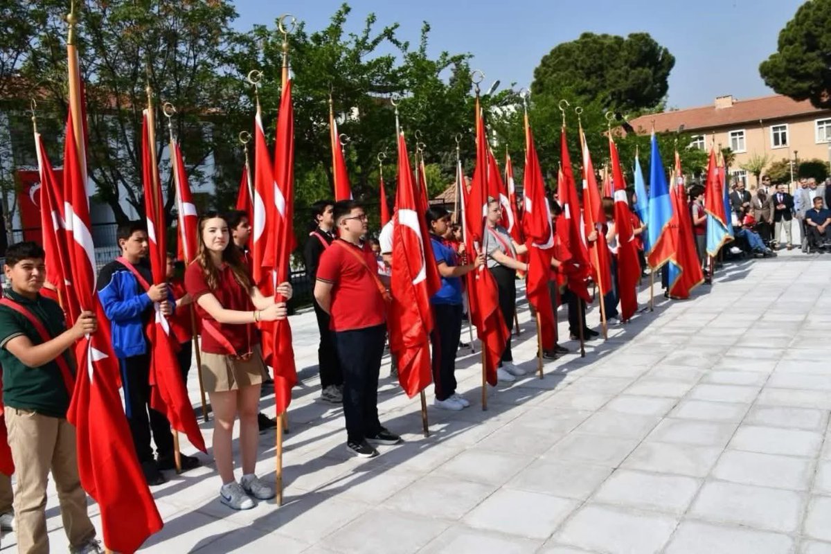 salihliakkadinlar (@salihliakkadin) on Twitter photo 🇹🇷 "23 Nisan Ulusal Egemenlik ve Çocuk Bayramı"dolayısıyla İlçe Başkanımız Sn.Nejat Can Uygun, Kadın Kolları Başkanımız Sn.Canan Çalışkan ve yönetim kurulu üyelerimizle Atatürk Anıtı'na Çelenk sunma törenine katıldık.
<a href="/AKKADINGM/">AK Parti Kadın Kolları</a>
<a href="/tugbaisikercan/">Tuğba IŞIK ERCAN</a>
<a href="/KalfaKaplan/">Ebru Kalfa Kaplan</a>
<a href="/CananSkan/">Canan Çalışkan</a> 🇹🇷 "23 Nisan Ulusal Egemenlik ve Çocuk Bayramı"dolayısıyla İlçe Başkanımız Sn.Nejat Can Uygun, Kadın Kolları Başkanımız Sn.Canan Çalışkan ve yönetim kurulu üyelerimizle Atatürk Anıtı'na Çelenk sunma törenine katıldık.
<a href="/AKKADINGM/">AK Parti Kadın Kolları</a>
<a href="/tugbaisikercan/">Tuğba IŞIK ERCAN</a>
<a href="/KalfaKaplan/">Ebru Kalfa Kaplan</a>
<a href="/CananSkan/">Canan Çalışkan</a>