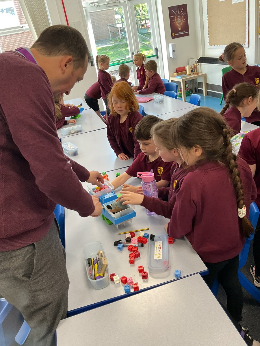 PDA_Y1's tweet image. In Maths, we used scales and cubes to find out the mass of various classroom objects. #pdamaths