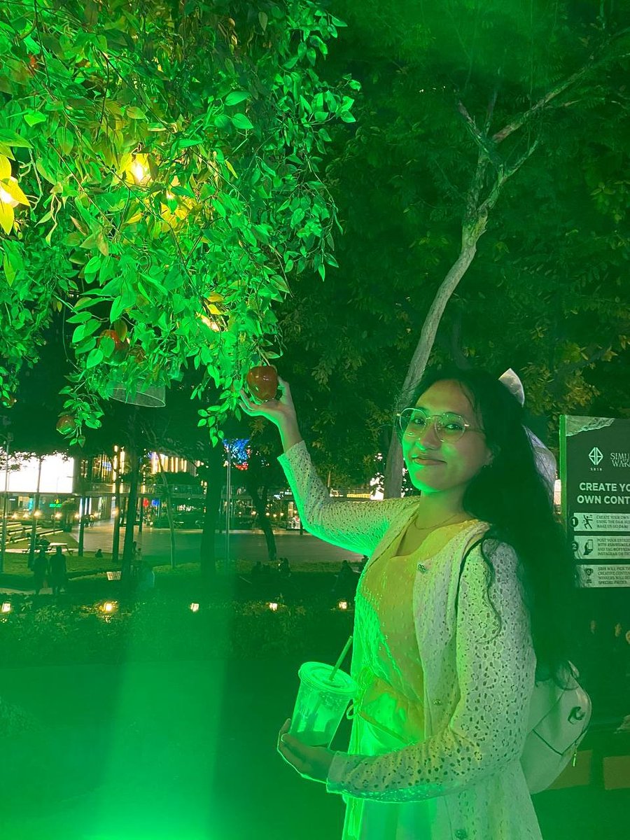 eiathecat's tweet photo. unplanned na pumunta kami sa bgc ng non-A'tin friends ko so โdi ko na rin naisip na hanapin yung spot na โto. fortunatelyyy, nadaanan namin at sobrang genuine ng shock & excitement ko. 5 years sa famdom pero para pa rin akong new fan matuwa huhu
@SB19Official #SB19
#DAMTreeinBGC https://t.co/YRwfdMZ5ht