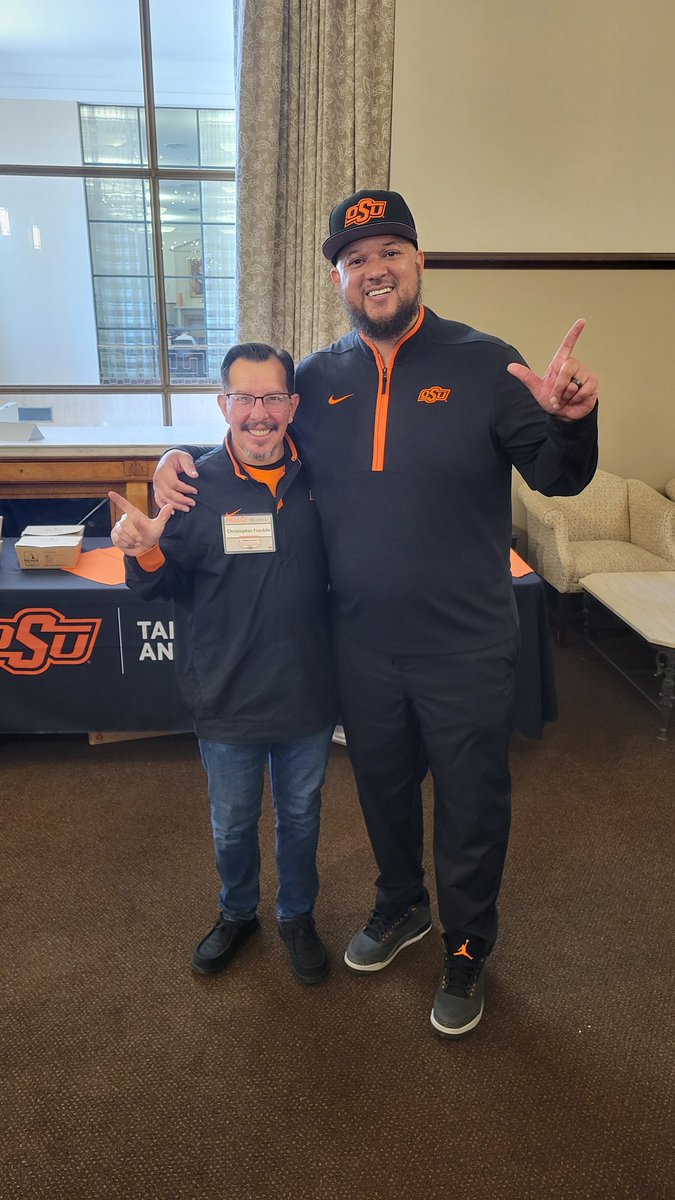 Got to enjoy a great motivational lunch led by the hype man himself <a href="/LesGoPokes/">LesGoPokes</a>!!!
#OkState #GoPokes
