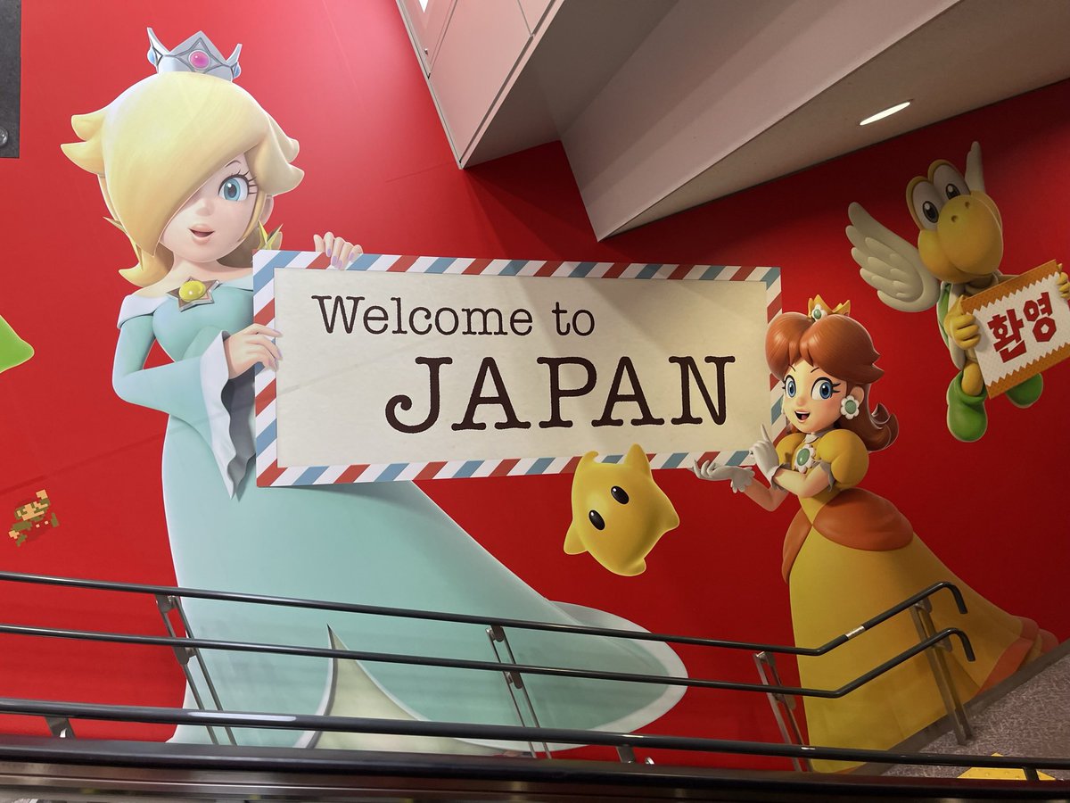 BossBattle_jp's tweet photo. @RecallMyName @JustMLC4real @MightyKeef The escalator in Narita. https://t.co/pEA1sArfIO