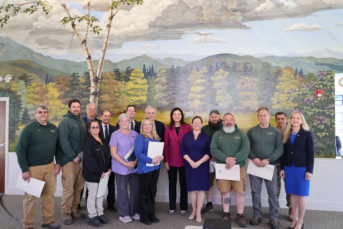 Governor Kelly Ayotte tweet media