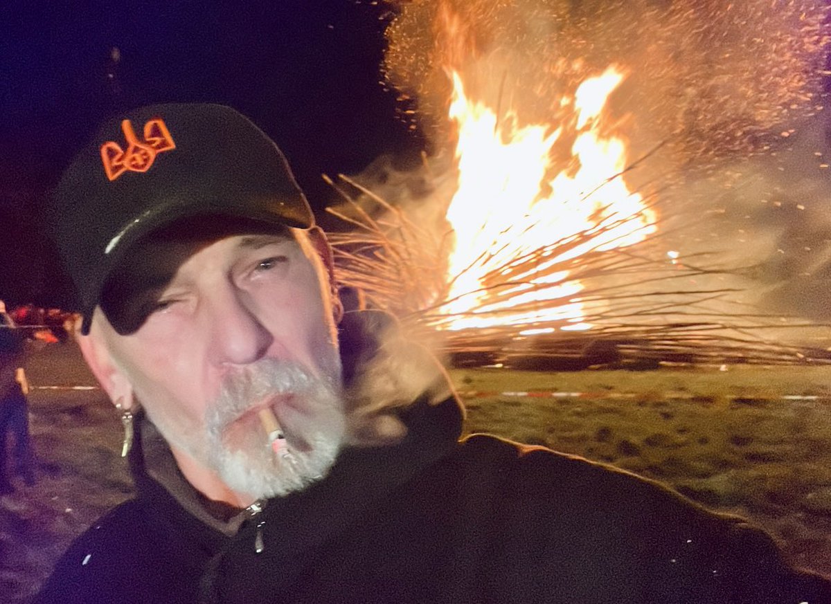 wilde_frank's tweet photo. Hey ruZZia, how‘s 51st Arsenal doing? 💪🚬💃🇺🇦💪 https://t.co/D0CD9tGzbw