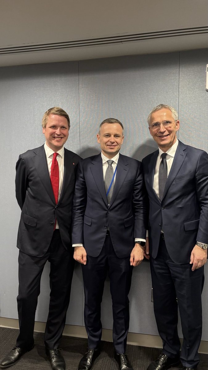 Norway MFA (@norwaymfa) on Twitter photo Today @AasmundAukrust and <a href="/jensstoltenberg/">Jens Stoltenberg</a> met with Ukraine minister Martsjenko at the #WBGMeetings. Norway increases support to Ukraine with 220 mill. USD through URTF, for relief, reconstruction, recovery and reform efforts.
regjeringen.no/en/aktuelt/nor… Today @AasmundAukrust and <a href="/jensstoltenberg/">Jens Stoltenberg</a> met with Ukraine minister Martsjenko at the #WBGMeetings. Norway increases support to Ukraine with 220 mill. USD through URTF, for relief, reconstruction, recovery and reform efforts.
regjeringen.no/en/aktuelt/nor…