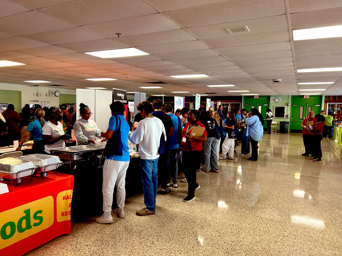 MDCPSOperations's tweet photo. Students moved through the First Annual Food Show with excitement and curiosity—exploring new flavors, learning about nutrition, and engaging with our amazing Food &amp; Nutrition team. A true feast for the senses! #MDCPSYourBestChoice #FuelingFutures https://t.co/VDQdc0W4G4