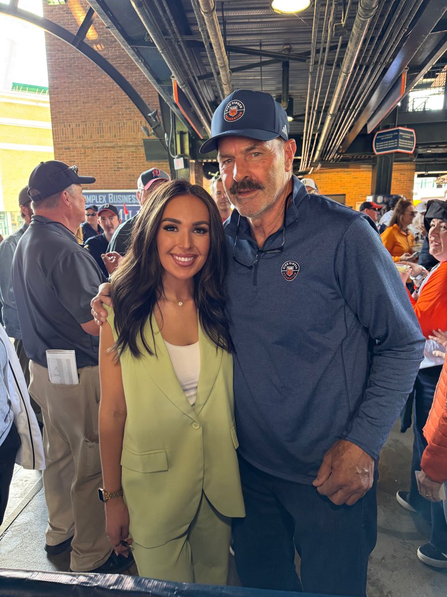 Natalie Kerwin (@nataliekerwin1) on Twitter photo Honored to have our friend/colleague/legend Gibby join the show today.
We love the work he’s doing to open his own Center for Parkinson’s and help fight the disease with <a href="/KirkGibsonFdn/">Kirk Gibson Foundation for Parkinson's</a> 💙🧡 Honored to have our friend/colleague/legend Gibby join the show today.
We love the work he’s doing to open his own Center for Parkinson’s and help fight the disease with <a href="/KirkGibsonFdn/">Kirk Gibson Foundation for Parkinson's</a> 💙🧡