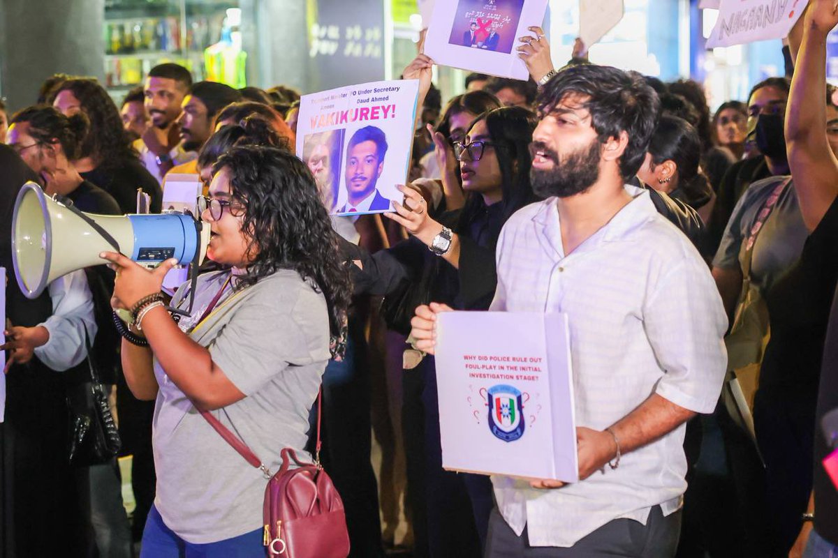 މި ޒުވާނުންގެ އަޑު ސަރުކާރުން އަހަން ޖެހޭ. ފުލުހުން މިހާތަނަށް އާއްމުކުރި މައުލޫމާތު ތަކުގައި ސުވާލު އުފެދޭ އެތައް ކަމެއް އެބަހުރި. މިބާވަތުގެ އެހެން މައްސަލަތަކުގައި އަމަލުކުރަމުން އަންނަގޮތްތަކާއި ތަފާތު ގޮތްތަކަށް އަމަލުކުރައްވާ ނަމަ، އެ ތަފާތު ގެންނަވާ ސަބަބު ސާފުވާންޖެހޭނެ.