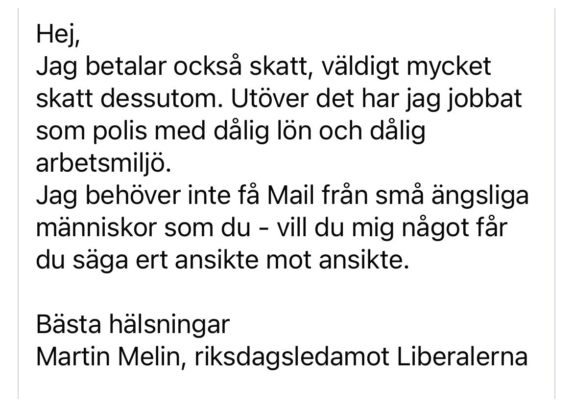 Troll490985's tweet photo. Det finns så många bra poliser i Sverige som förtjänar en eloge 👏
Sen finns det dom här 👇
@moderaterna @FredrikKarrholm @liberalerna @sdriks @mariarosandersd #poliser https://t.co/iqz18Gc7F1