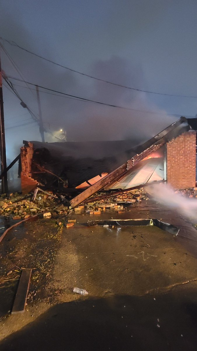 TheSecretList's tweet photo. CHICAGO FIRE CAPTAIN KILLED IN GARAGE FIRE COLLAPSE 
https://t.co/i0zIdgoL0O https://t.co/0CUX4jYZf7