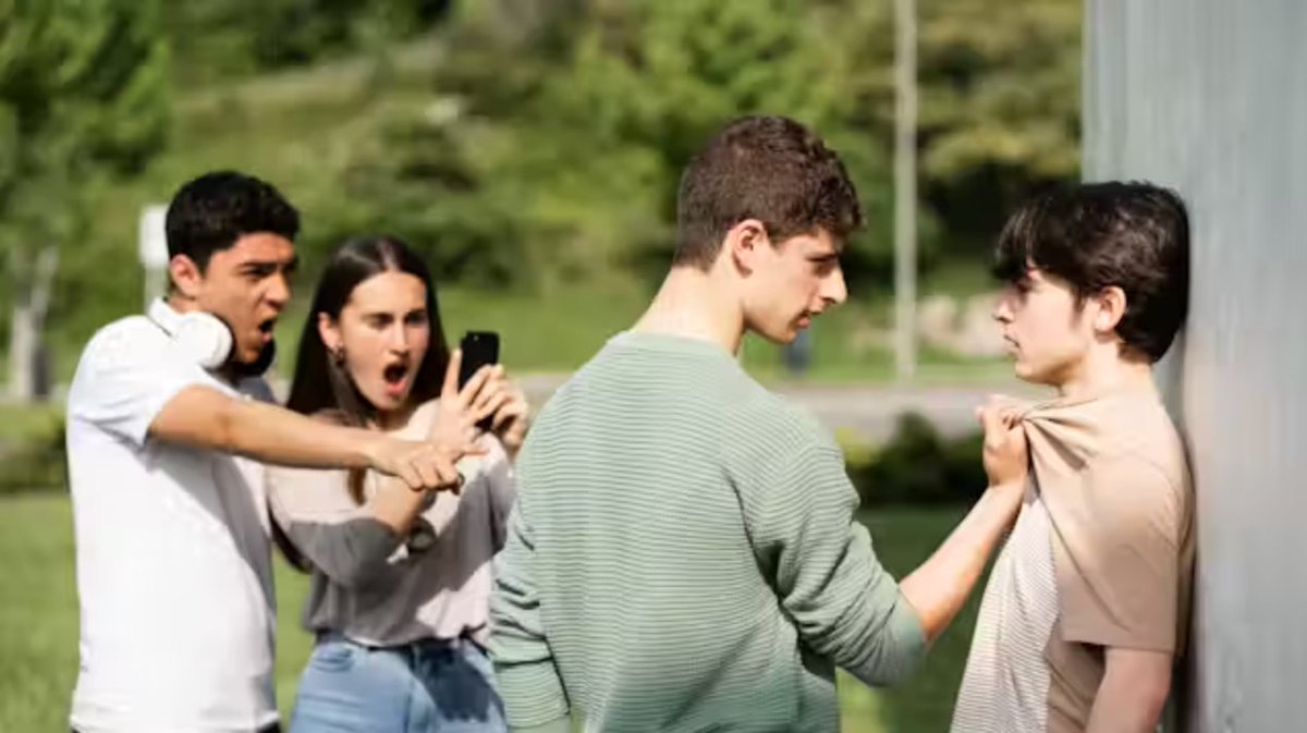 📱 Happy slapping: agresiones grabadas, compartidas y convertidas en entretenimiento.
🚨 Una mirada psicológica a un fenómeno tan viral como inquietante.
🧠 Reflexión necesaria sobre violencia, redes y empatía.
📰 Vía <a href="/Conversation_E/">The Conversation ES</a> theconversation.com/happy-slapping…